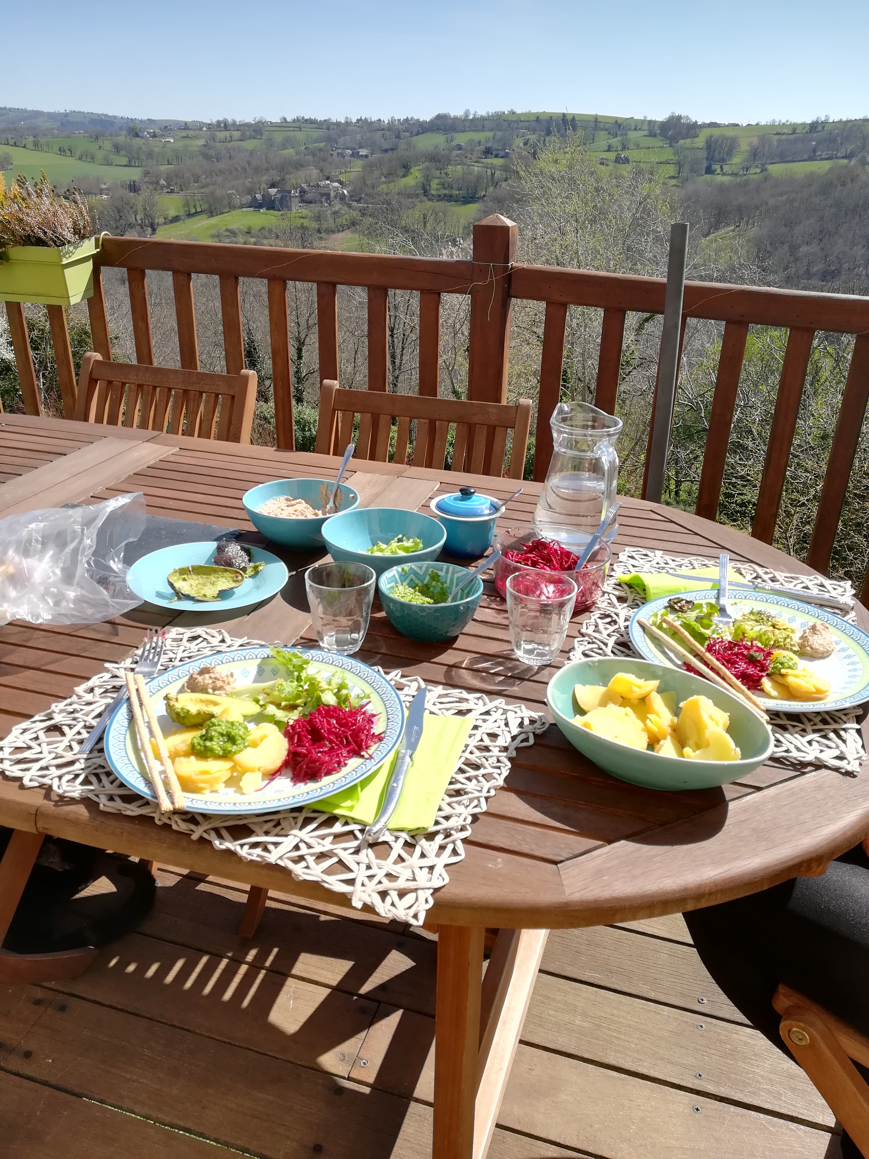 déjeuner sur la terrasse