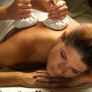 Massage aux pochons aromatiques 2